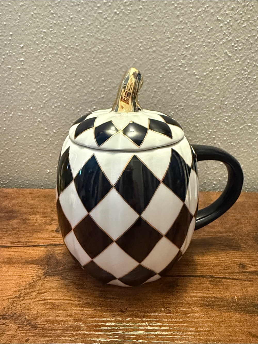 Black & White Harlequin Diamond Ceramic Lidded Mug w/Gold Trim Pumpkin Shape NEW